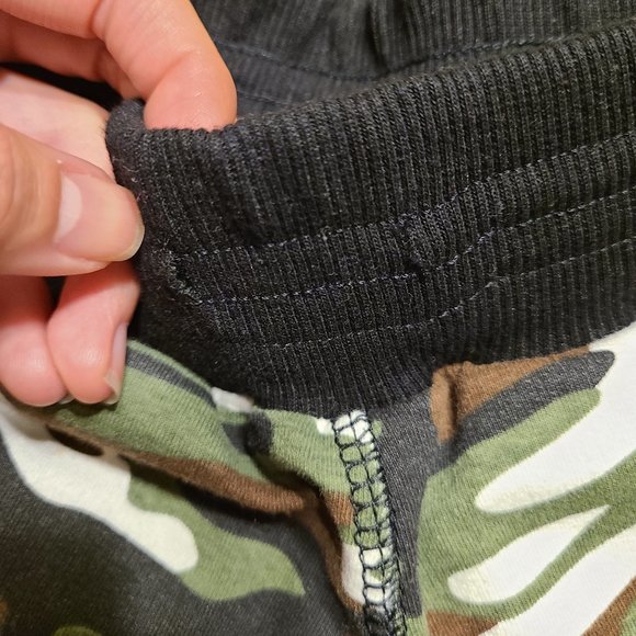 Boy's camo shorts soft and comfy - Picture 2 of 4